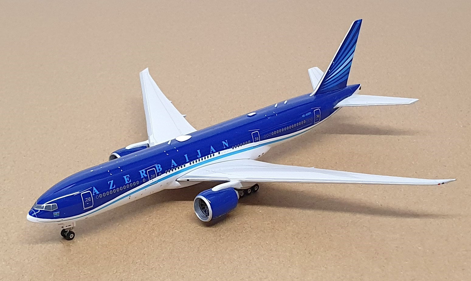 Phoenix 1/400 Scale 11599 - Boeing 777-200LR Aircraft Azerbaijan 4K-AI001