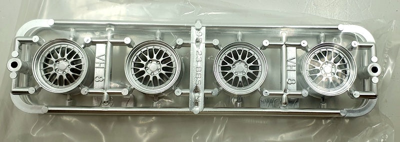 Aoshima 1/24 Scale 06942 - BBS LM Wheel 18inch Wheels & Tyres Set #111