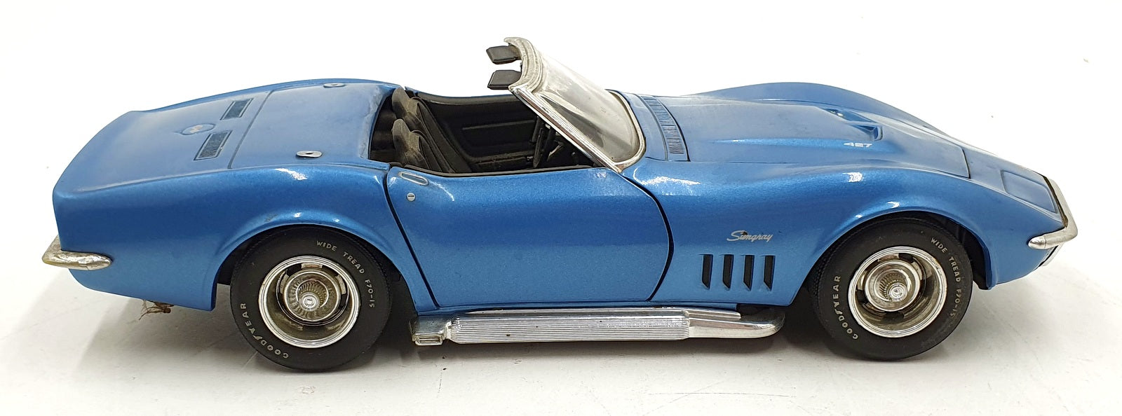 Revell 1/18 Scale 8819 - '69 Chevrolet Corvette Convertible - Blue