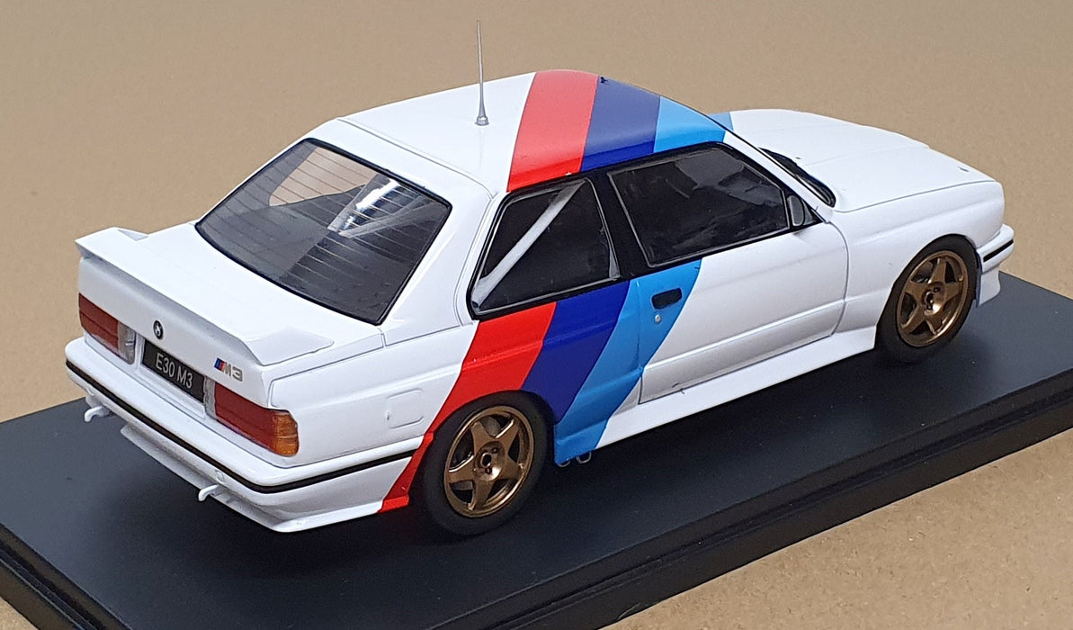 Whitebox 1/24 Scale WB124244 - 1989 BMW M3 (E30) White/Blue/Red