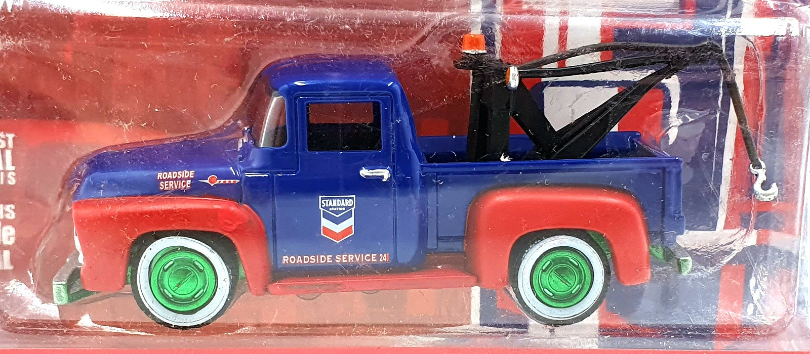 Greenlight 1/64 Scale 41130-A - 1954 Ford F-100 with Drop-In Tow Hook - Chase
