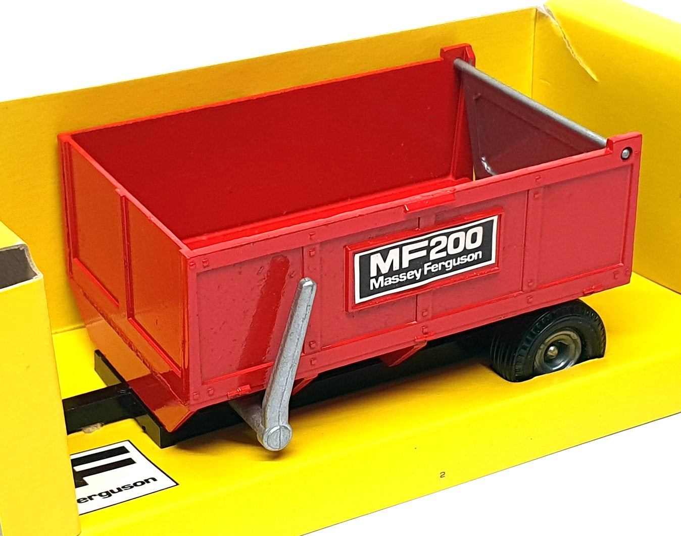 Britains Farm 1/32 Scale 9572 - Massey Ferguson MF200 Trailer - Red