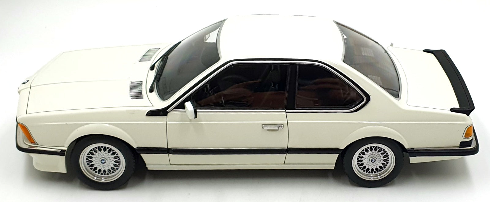 KK Scale 1/12 Scale KKDC120164 - 1987 BMW M635 Csi - White