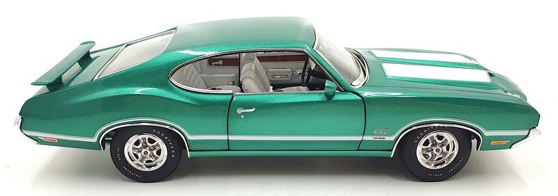 ACME Models 1/18 Scale A1805602 - 1972 Oldsmobile 442 W30 - Green