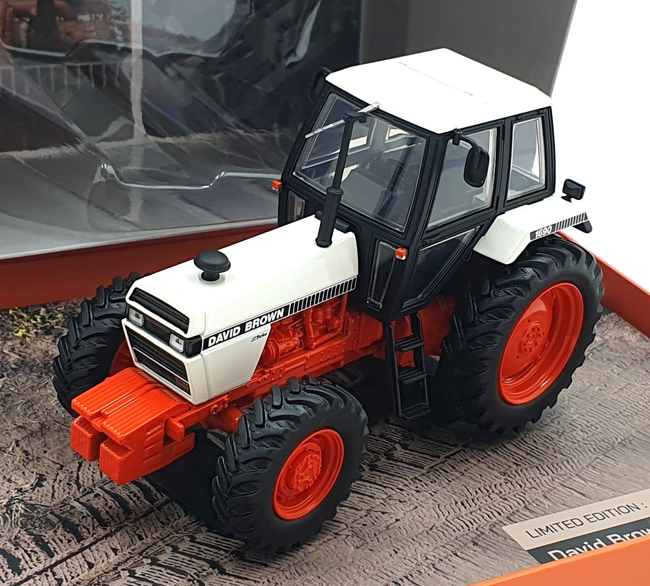 Universal Hobbies 1/32 Scale Diecast UH6755 - David Brown 1690 Turbo 4WD LE750