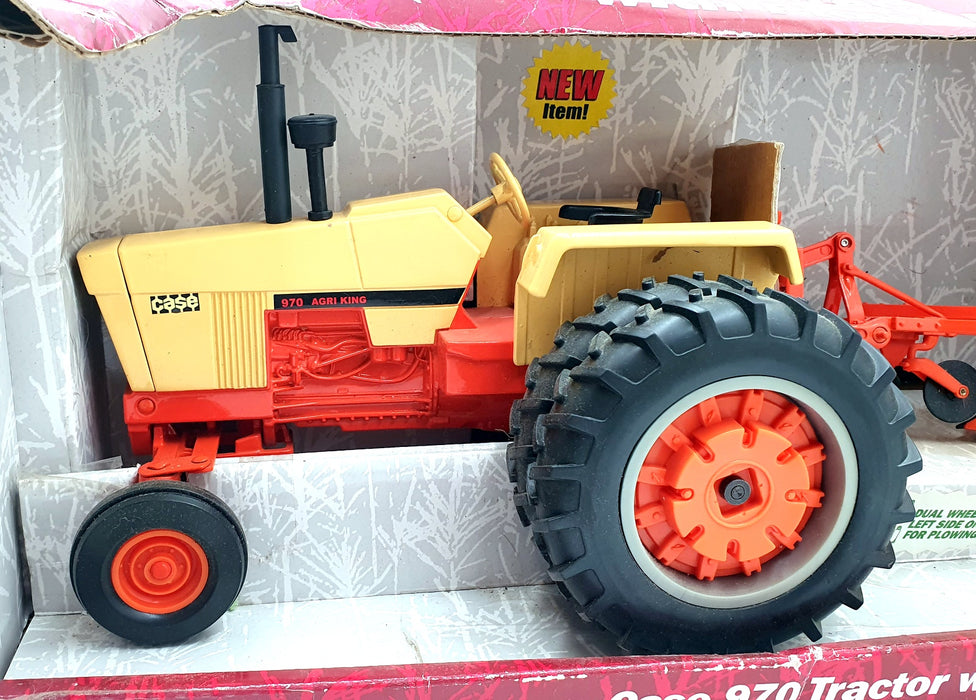 Ertl 1/16 Scale Diecast 14197 - Case 970 Tractor With Plow - Beige/Red