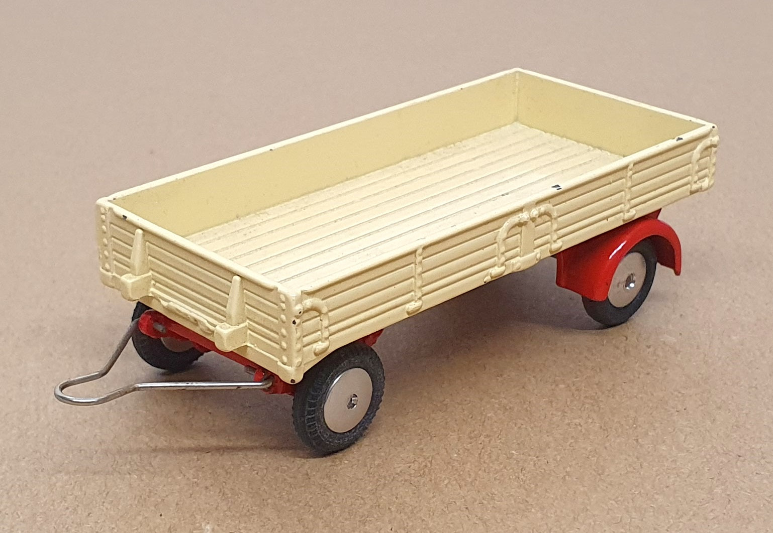 Corgi Toys 9cm Long Original Diecast 55 - Dropside Trailer - Cream/Red