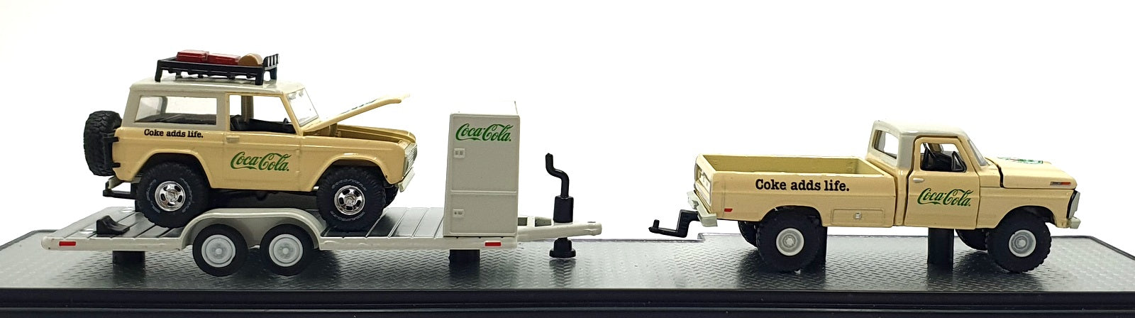 Castline M2 Machines 1/64 Scale TW21 - 1969 Ford F-100 4x4 & 1966 Bronco - Cream