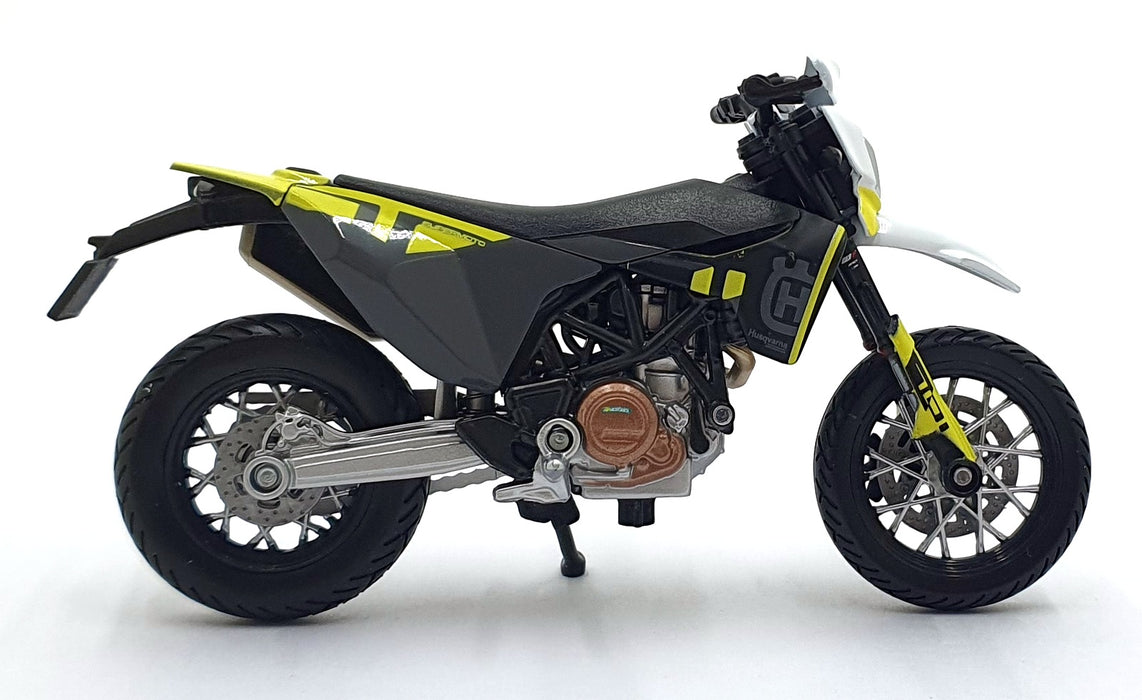 Maisto 1/18 Scale 23091 - Husqvarna Husky 701 Supermoto 2023 - Grey/Yellow
