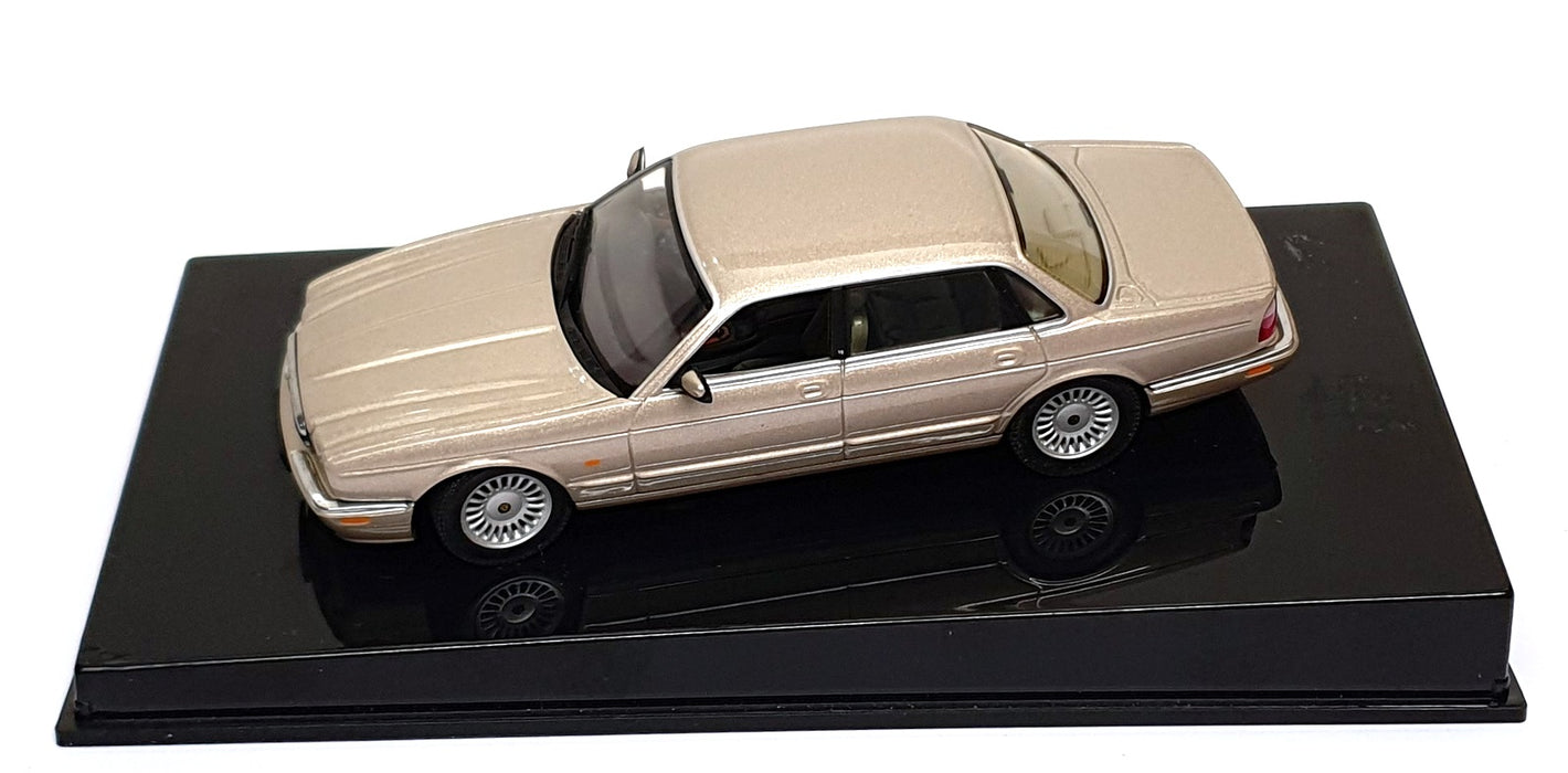 Autoart 1/43 Scale Diecast 53573 - Jaguar XJ8 - Gold