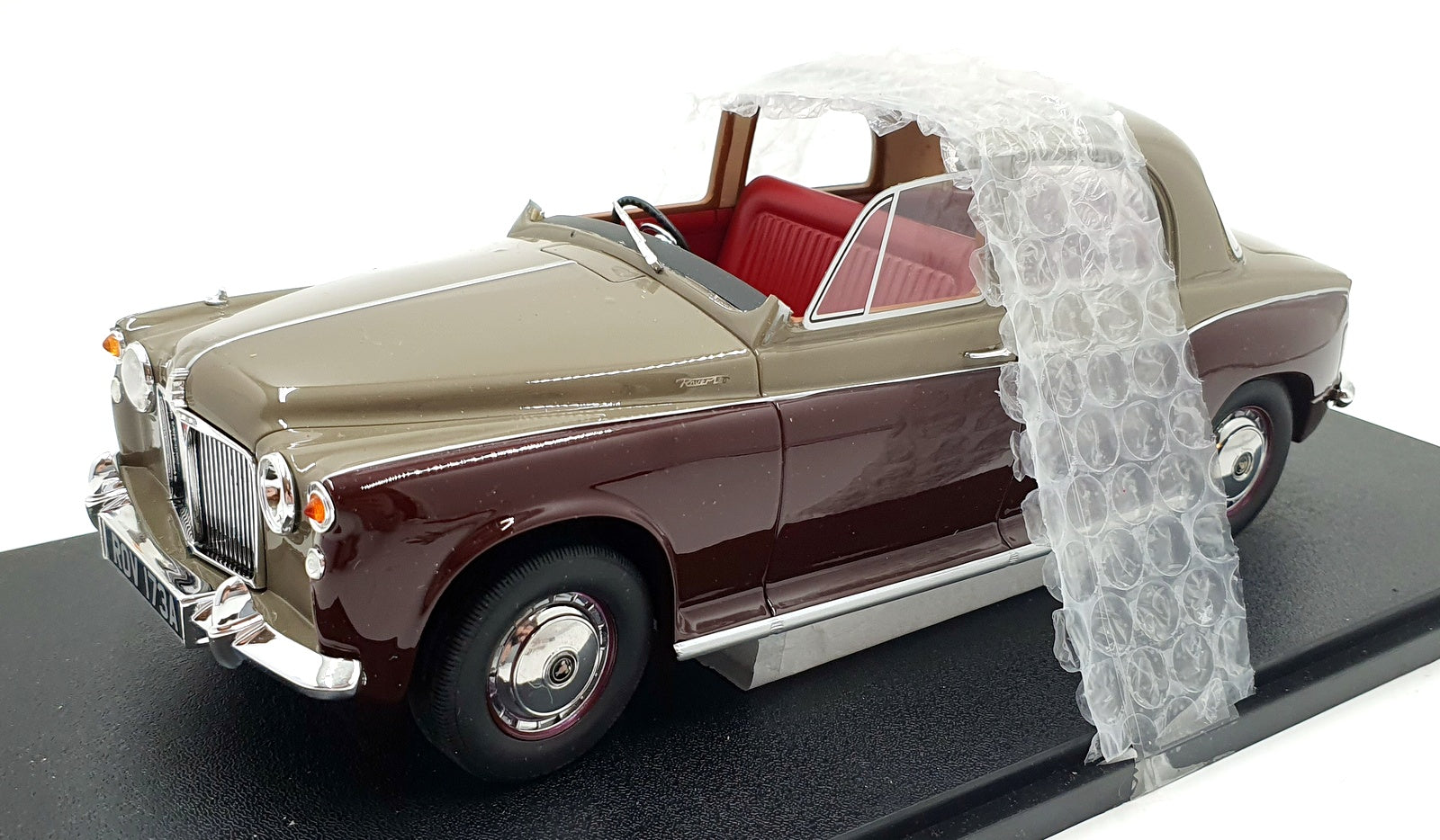 Maroon Rover Cult 1/18 Scale CML173-1 - Rover 110 P4 - Grey/Maroon — R.M.Toys Ltd