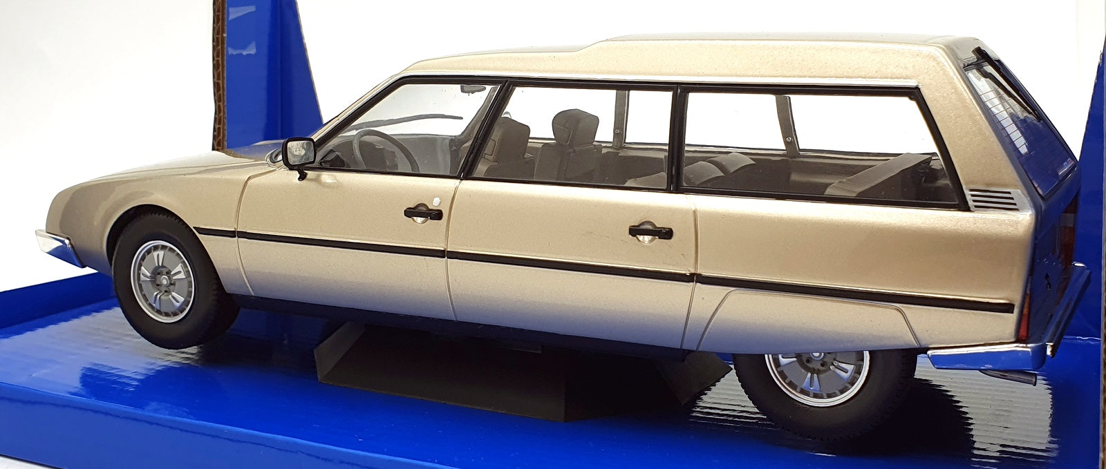 MCG 1/18 Scale Diecast MCG18554 - Citroen CX Break - Met. Beige