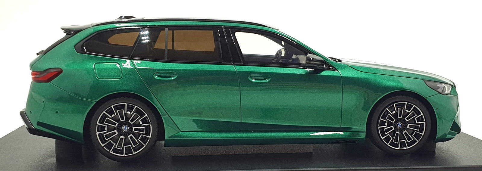 GT Spirit 1/18 Scale Resin GT509 - BMW M5 - Met. Green