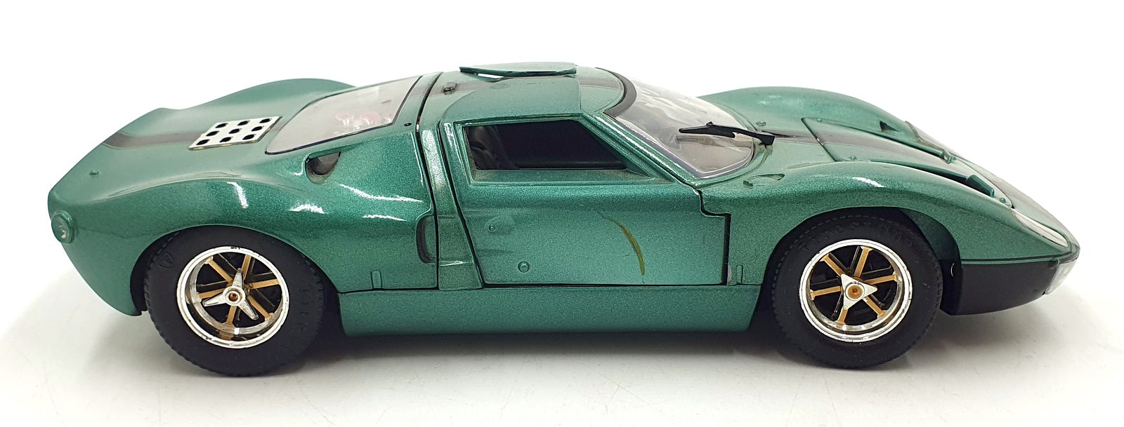 Universal Hobbies 1/18 Scale Diecast 22426J - Ford GT 40 - Green/Black