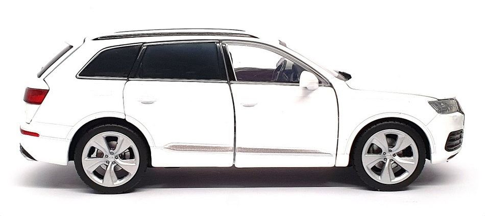 Tayumo 1/32 Scale Diecast 32140026 - Audi Q7 LHD - White