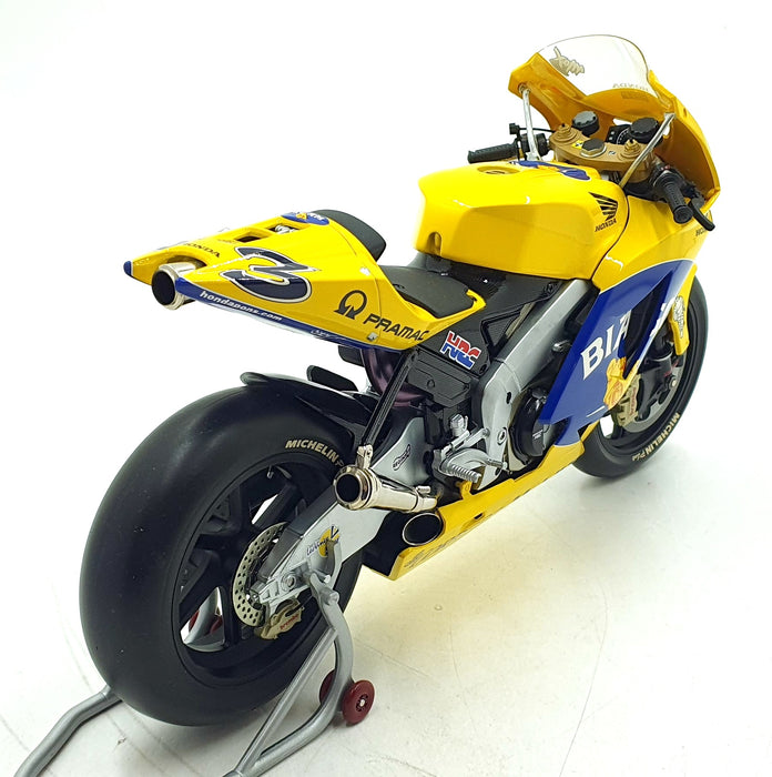 Minichamps 1/6 Scale 062 037103 - Honda RC211V Camel Pramac Pons M.Biaggi 2003