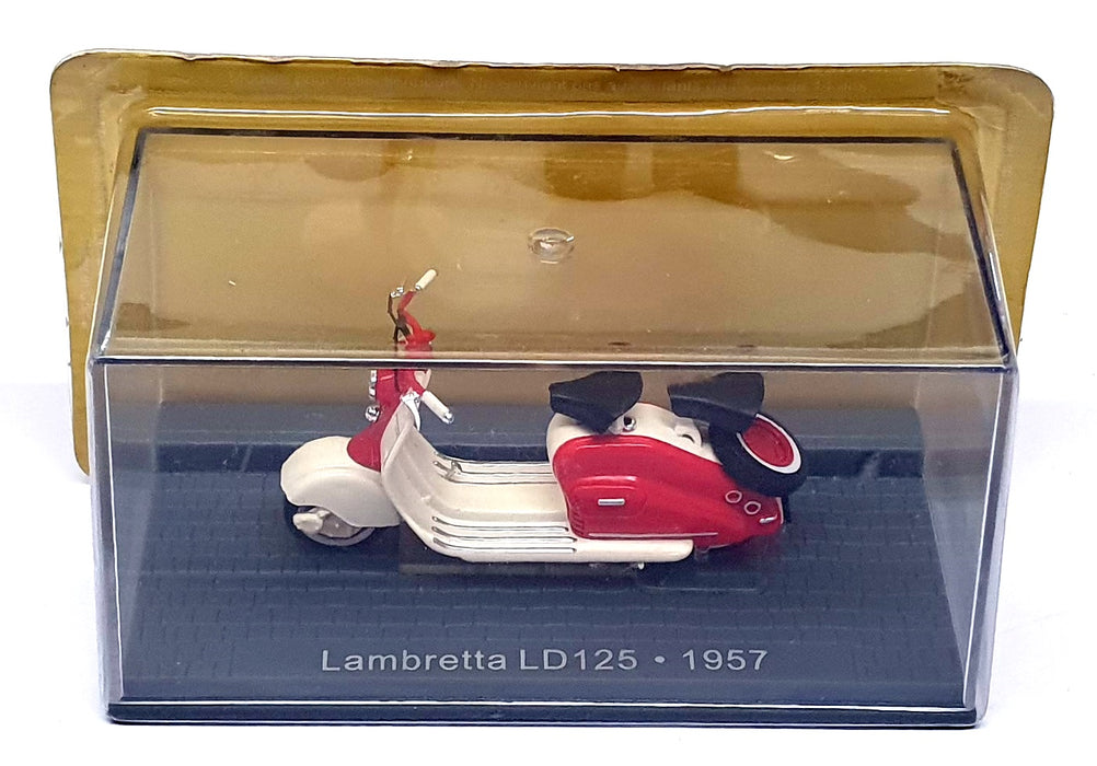 Altaya 1/24 Scale A12557 - 1957 Lambretta LD125 Motorbike - White/Red