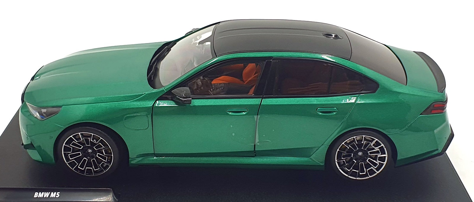 Solido 1/18 Scale S1814701 - 2025 BMW M5 - Isle of Man Green