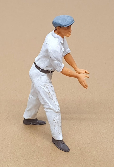Figutec 1/18 Scale 180103 - F1 Mercedes Benz Mechanic Resin Figure Model