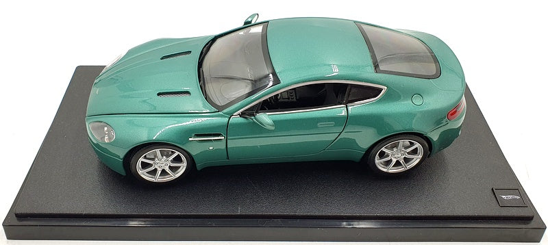 Hot Wheels 1/18 Scale Diecast H3068 - Aston Martin V8 Vantage - Green