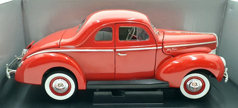 Eagle Universal Hobbies 1/18 Scale 38020 - 1940 Ford Deluxe Coupe - Red