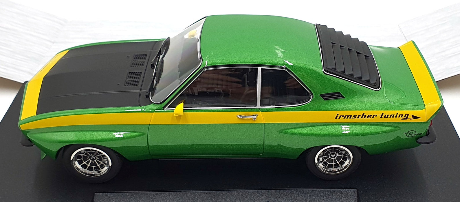 MCG 1/18 Scale Diecast MCG18425 - Opel Manta A - Met. Green/Yellow