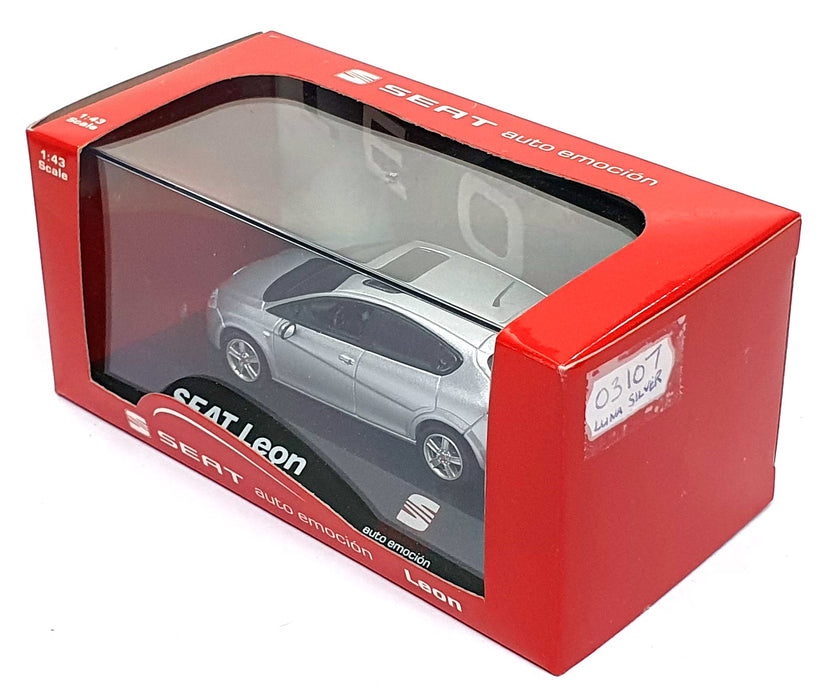 Dealership Model 1/43 Scale Diecast 03107 - Seat Leon - Luna Silver