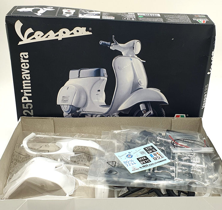 Italeri 1/9 Scale Unbuilt Kit 4633 - Vespa 125 Primavera