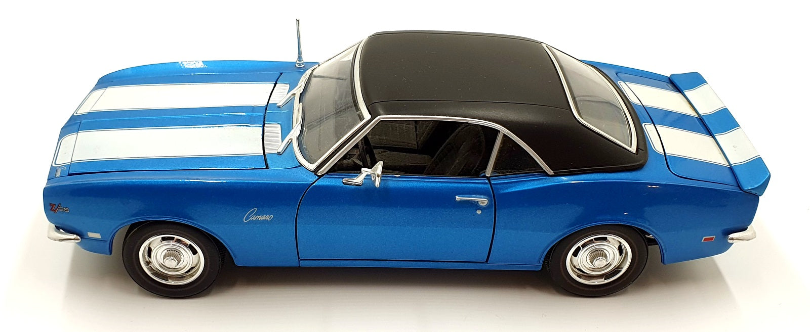 Maisto 1/18 Scale Diecast 14126C - 1968 Chevrolet Camaro Z/28 - Blue/White