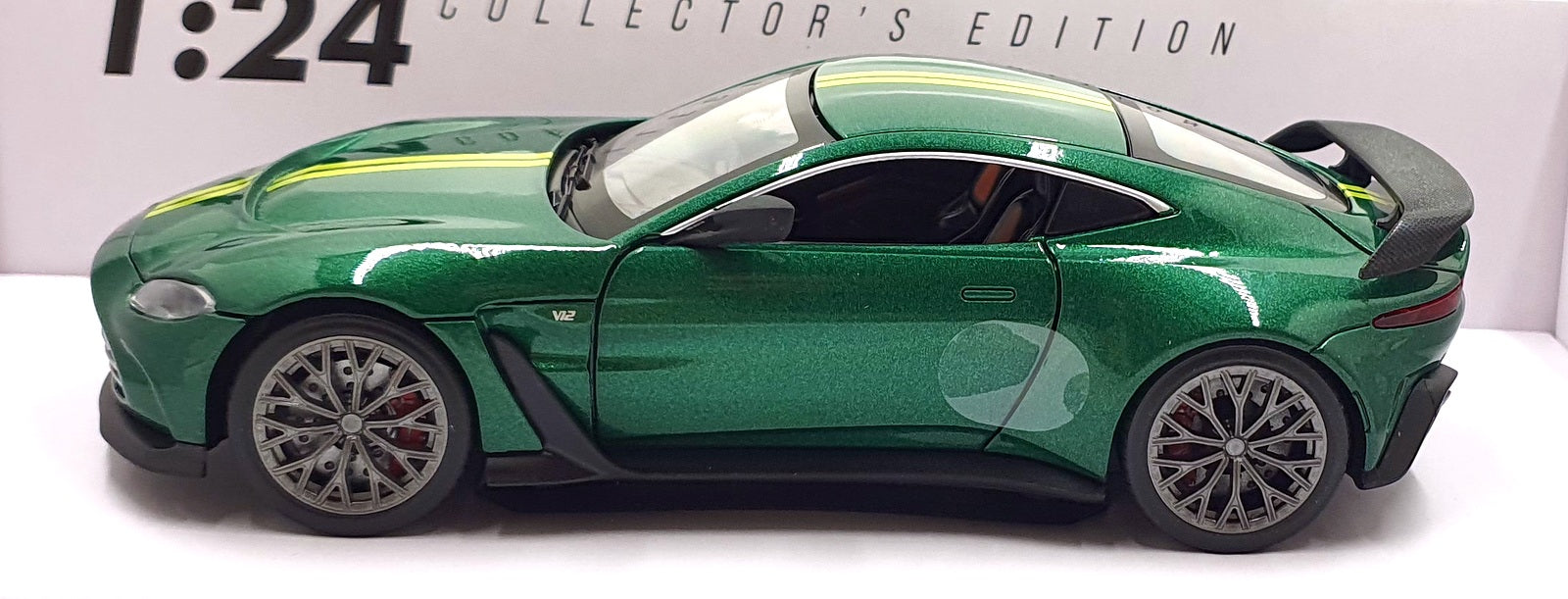CMJ 1/24 Scale Diecast AMV12GN - Aston Martin Vantage V12 - Met. Green