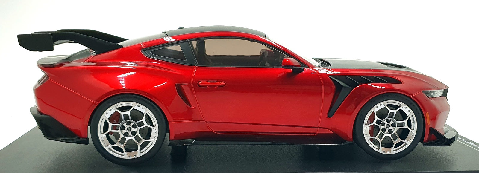 IXO 1/18 Scale Diecast IXOSPMCG18577 - 2025 Ford Mustang GTD - Dark Red