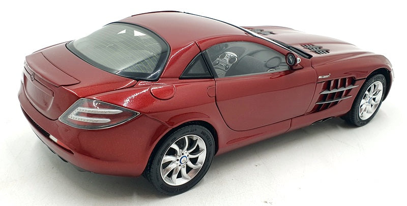 CMC 1/18 Scale Diecast M-045A Mercedes-Benz SLR McLaren 2003 - Red