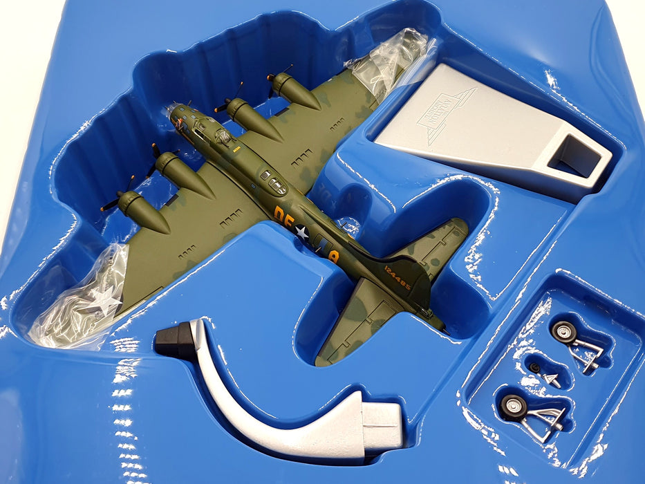 Corgi 1/144 Scale Diecast AA31104 Boeing B-17 Flying Fortress 'Memphis Belle'