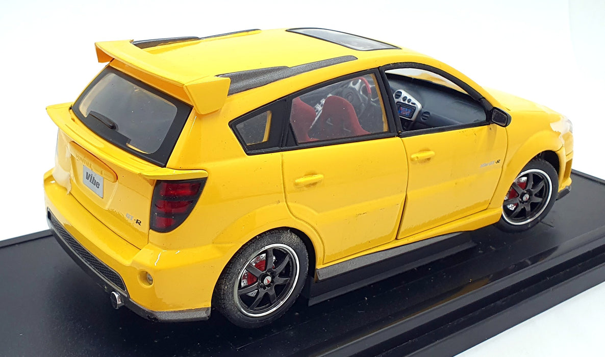 Road Signature 1/18 Scale Diecast 92508 - 2003 Pontiac Vibe GTR - Yellow