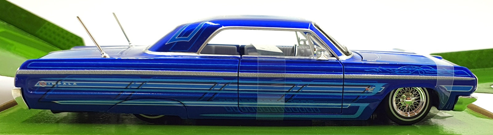 Maisto 1/26 Scale Diecast 32547 - 1964 Chevrolet Impala SS - Met. Blue