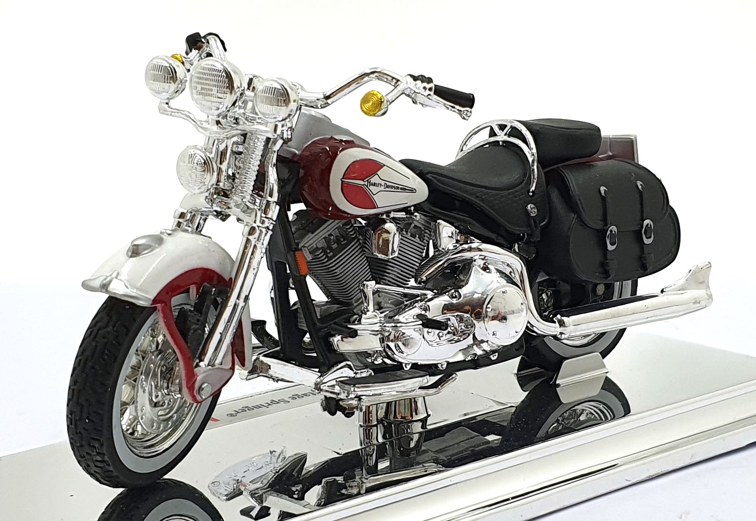 Maisto 1/18 Scale 39728 - Harley Davidson 2001 FLSTS Heritage Springer