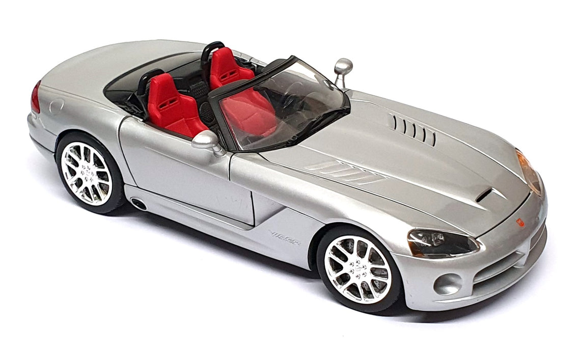 Hot Wheels 1/18 Scale Diecast 26725R - Dodge Viper Roadster - Silver
