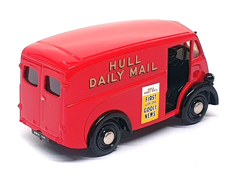 Pathfinder Vanguard Models 1/43 Scale No. 5 - Morris J Type Van Hull Daily Mail