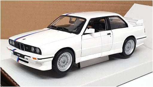 Burago 1/24 Scale Diecast 18-21100 - 1988 BMW 3 Series M3 - White