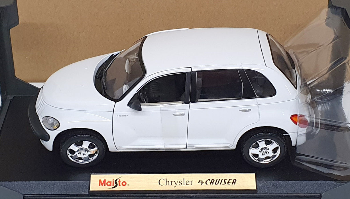 Maisto 1/18 Scale Diecast 31895 - Chrysler PT Cruiser - White