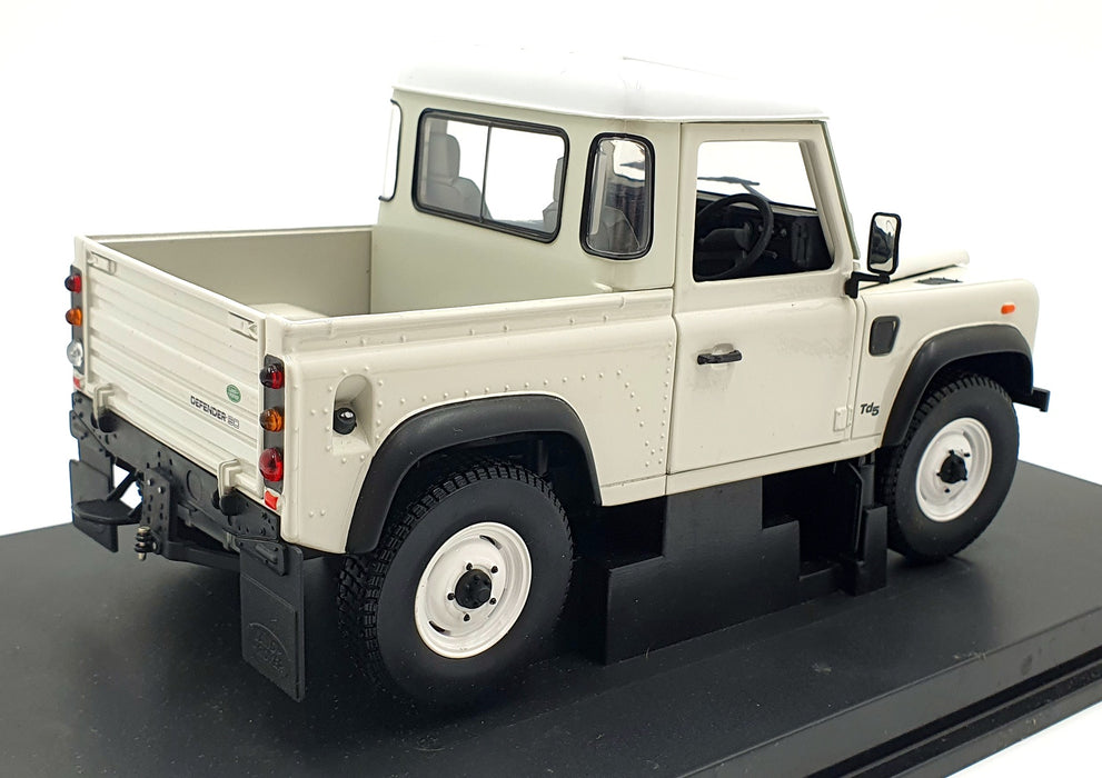 Universal Hobbies 1/18 Scale 3846 - Land Rover Defender 90 Pick Up - White