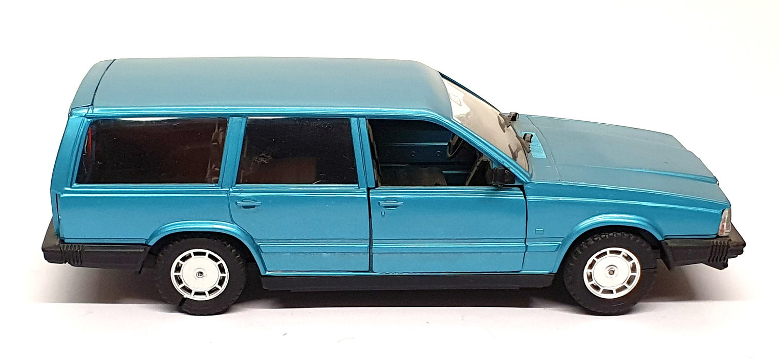 Polistil 1/25 Scale Diecast 150326J - Volvo 760 GLE Estate - Met. Blue