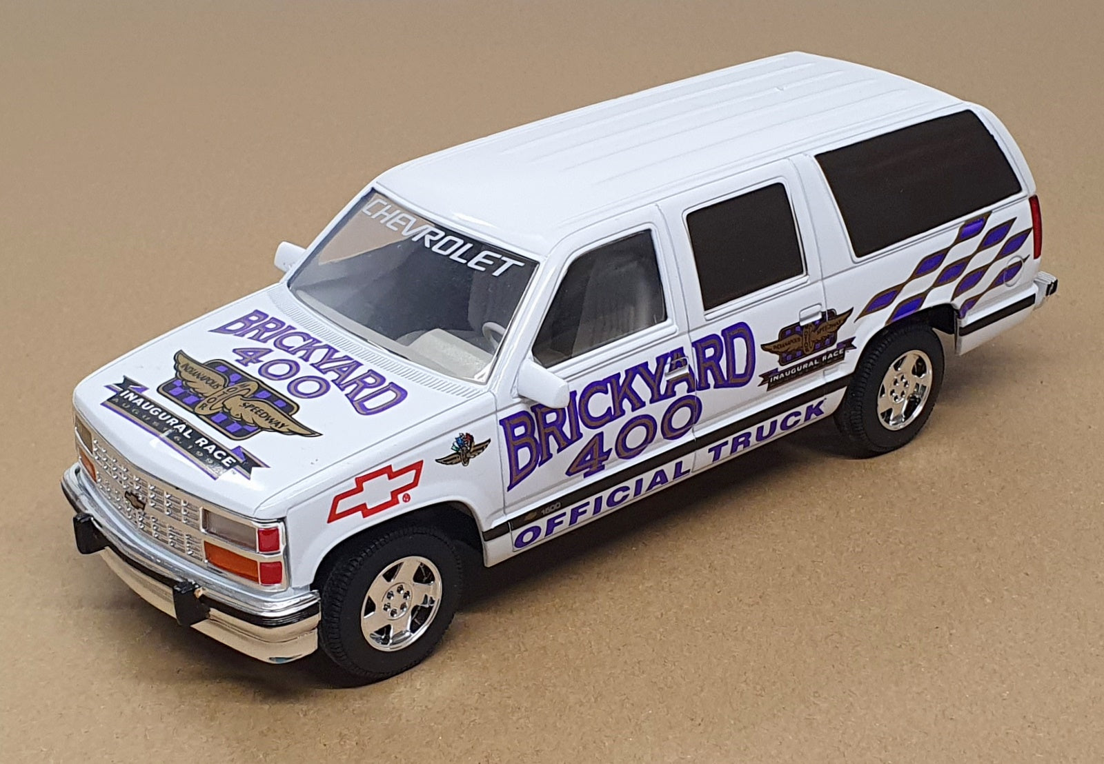 Brookfield 1/25 Scale 53151 Chevrolet Suburban Truck Coin Bank Brickyard 400 '94