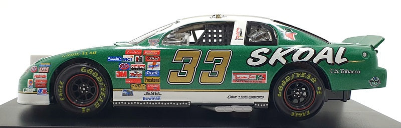 Action 1/24 Scale W249816064  - Chevrolet 1998 NASCAR #33 - Schrader