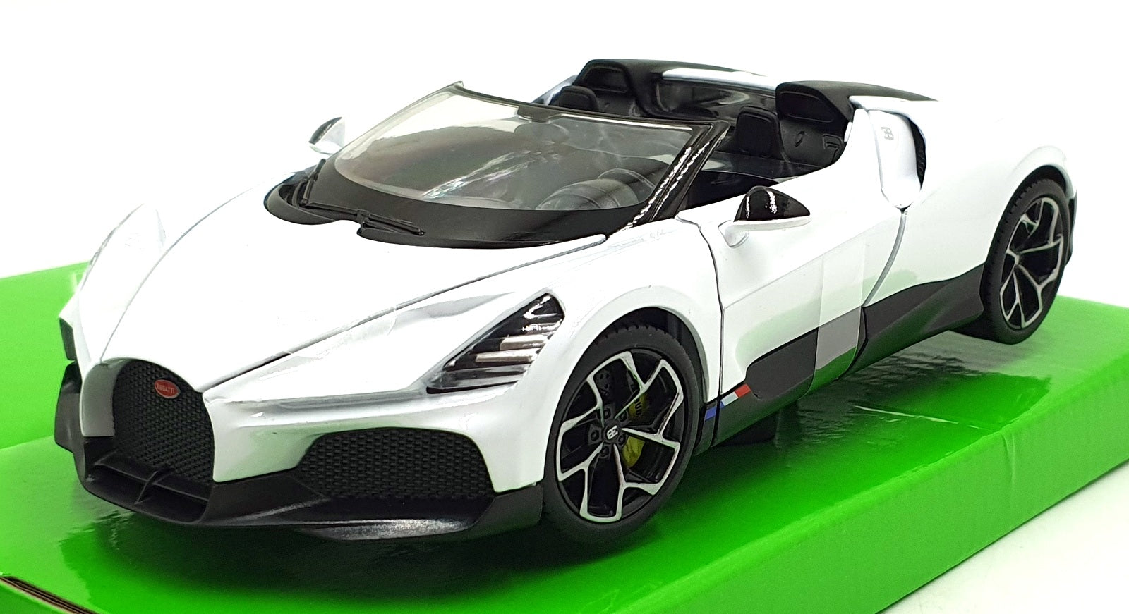 Welly NEX 1/24 Scale Diecast 24127W-WT - Bugatti W16 Mistral - White