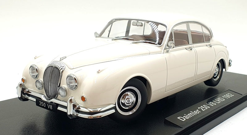Daimler 250 V8 1967 British Racing GreenParagon 98314L 1/18 Ölçek, 1967 Daimler Daimler 250 V8 1967 British Racing GreenParagon 98314L 1/18 Ölçek, 1967 Daimler