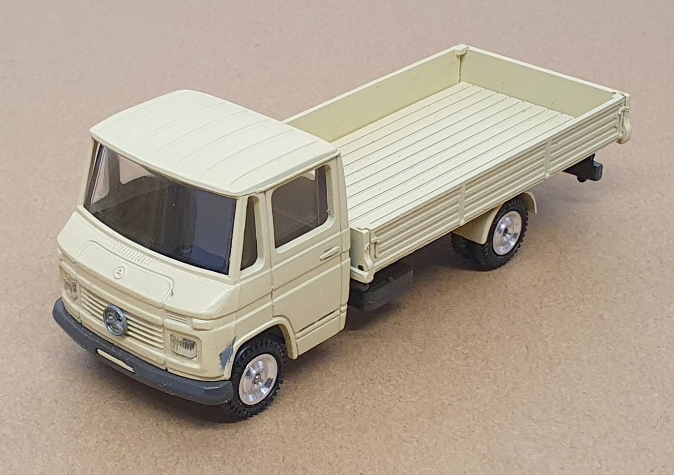 Cursor 12cm Long Diecast 1267C - Mercedes Benz L408D/508D Truck - Cream