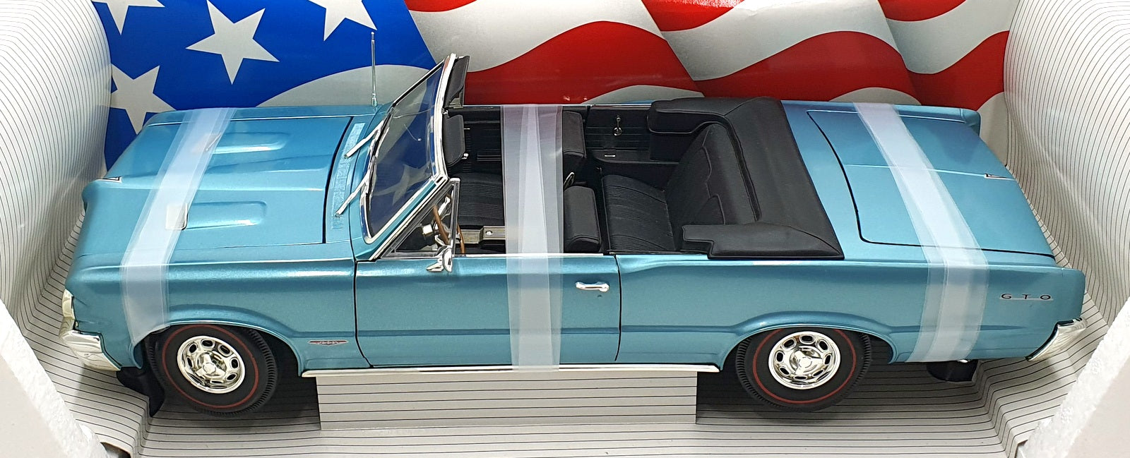Ertl 1/12 Scale 7308 - 1964 Pontiac GTO Convertible - Metallic Lt Blue