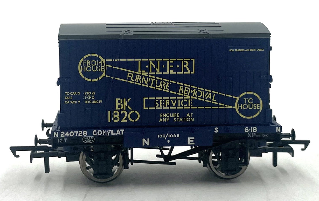 Hornby OO Gauge (1/76) R 6573 - LNER Conflat & Container BK 1820
