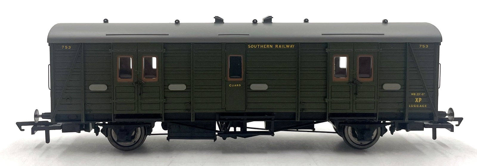 Hornby OO Gauge (1/76) R 4301A - SR Maunsell Passenger Brake 'Van C' 753